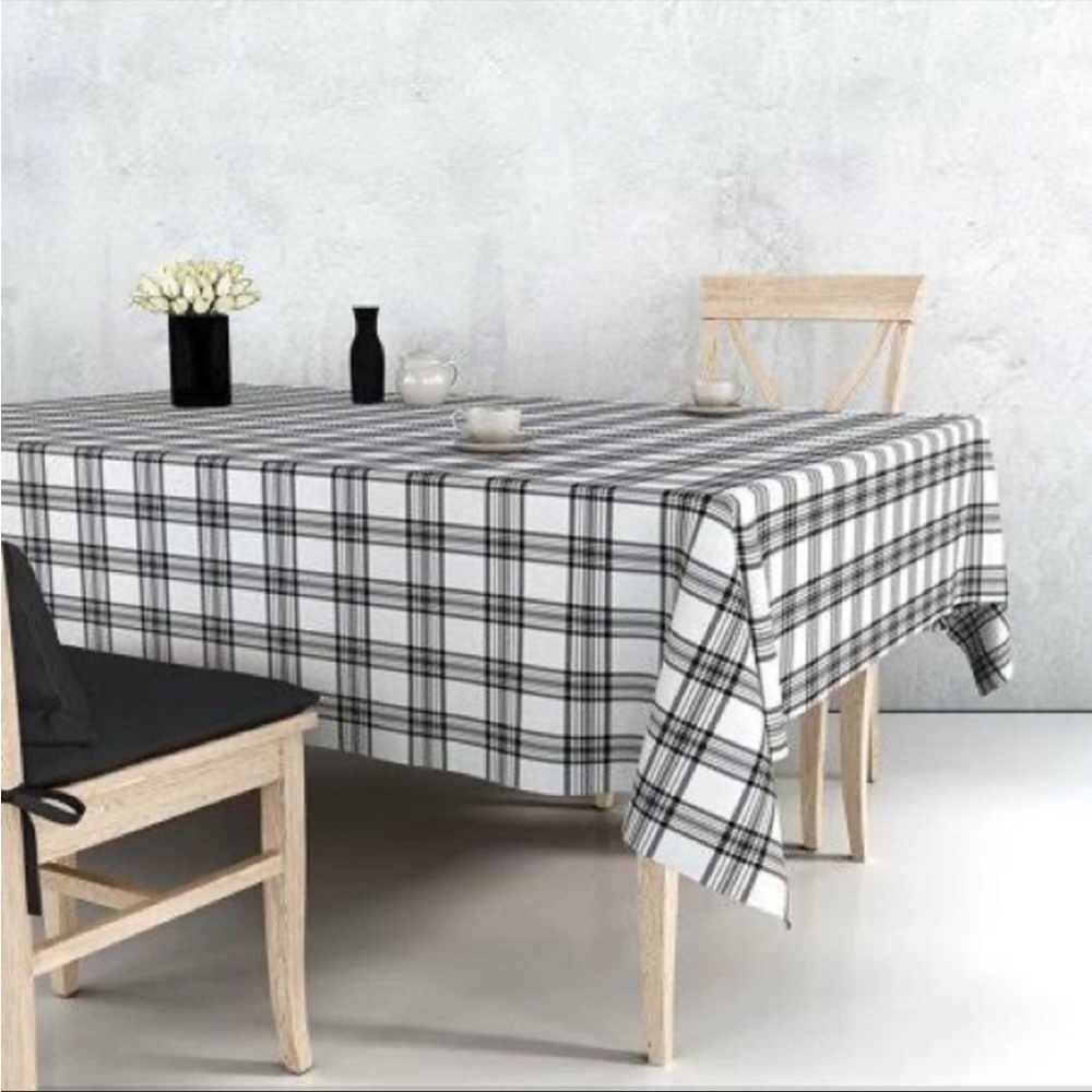 HOLIDAY TIME PLAID BLK & WHITE FABRIC TABLECLOTH 60 x 102“ NWT